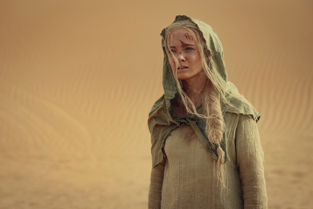 Freya Allan in The WItcher season 3, standing in a desert