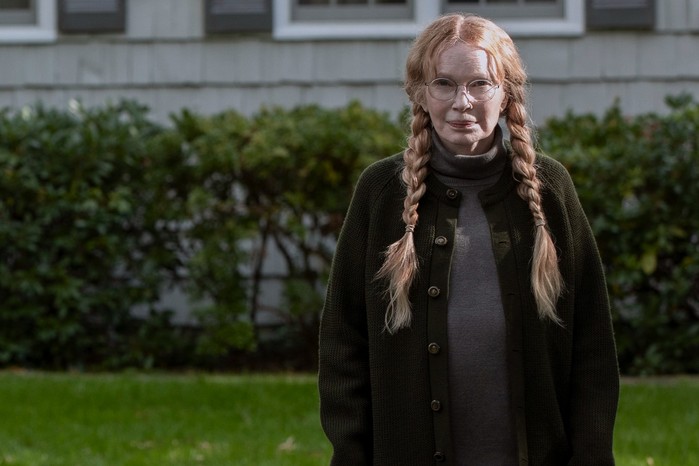Mia Farrow stars in Ryan Murphy's The Watcher